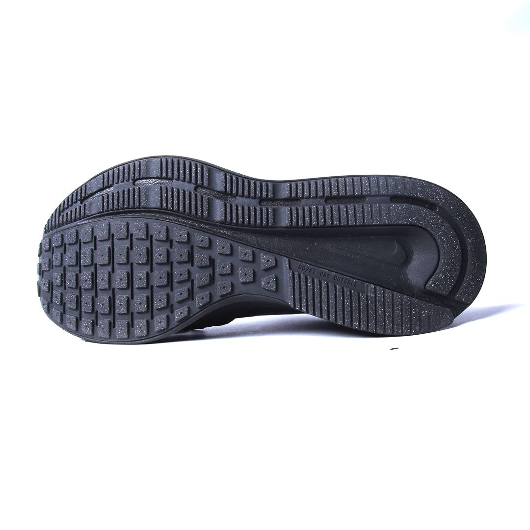 NIKE  RUN SWIFT 3