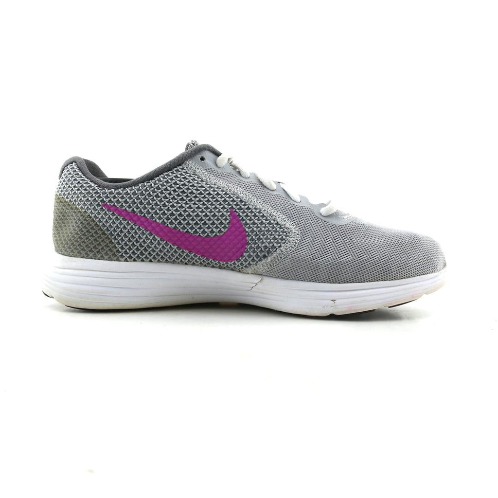 NIKE REVOLUTION 3
