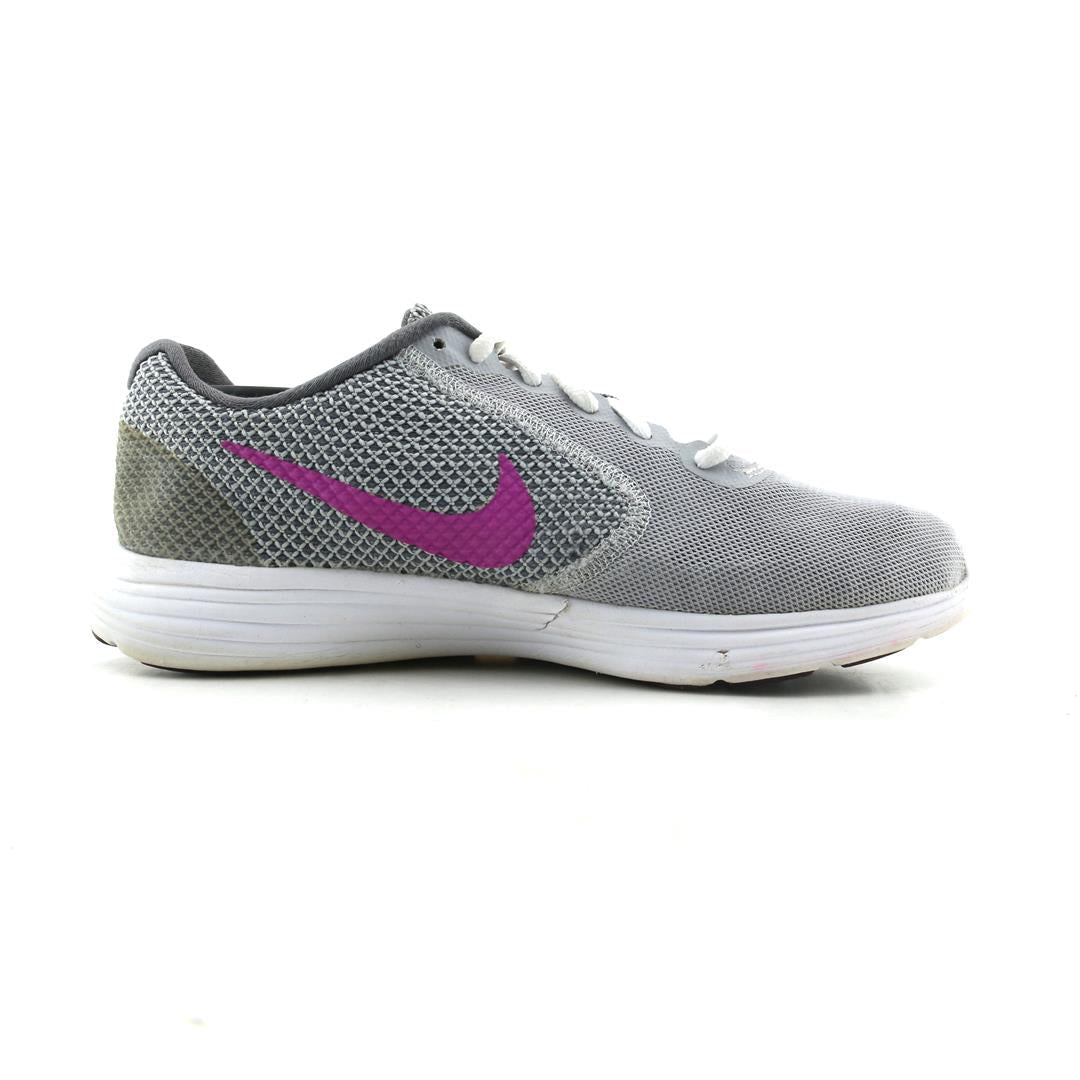 NIKE REVOLUTION 3