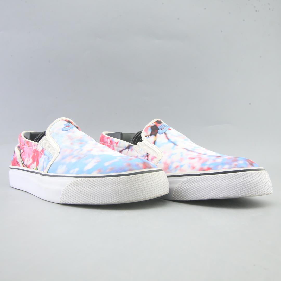 NIKE  TOKI