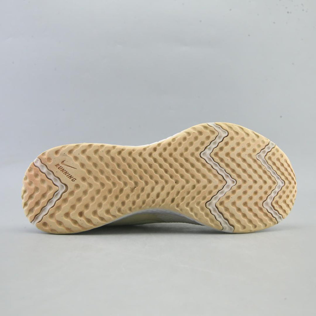 NIKE REVOLUTION 5