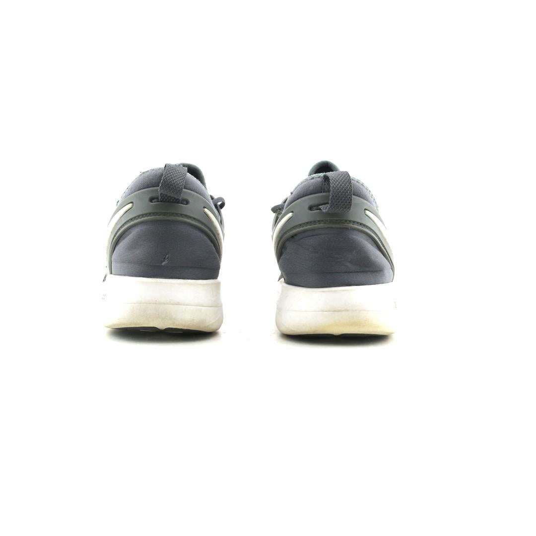 NIKE  FREE TR 7