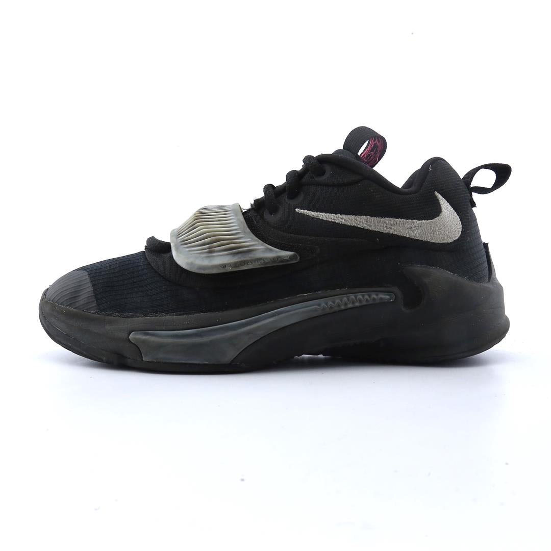 NIKE ZOOM FREAK 3