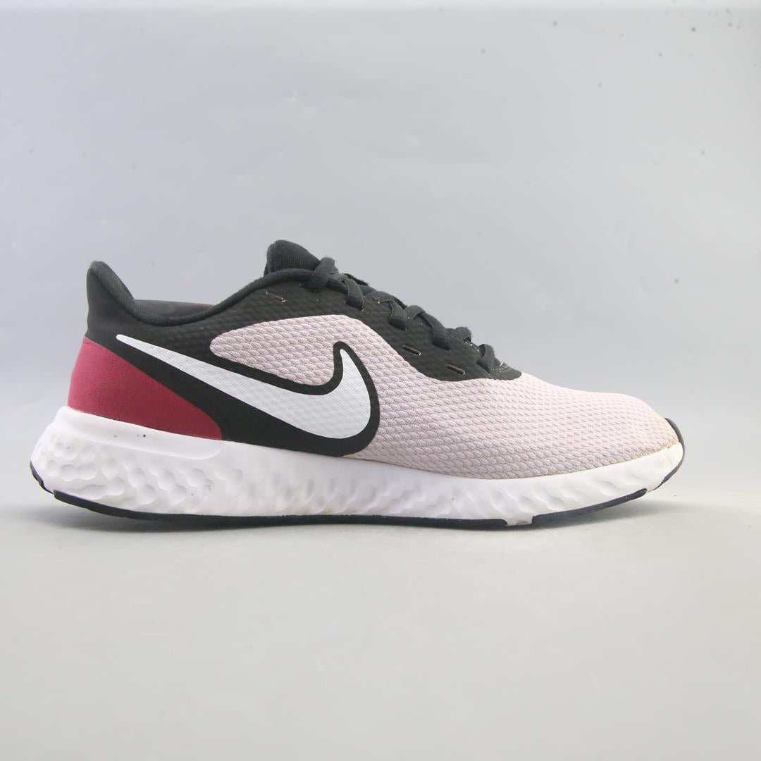 NIKE REVOLUTION 5