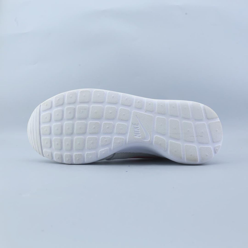 NIKE ROSHE ONE