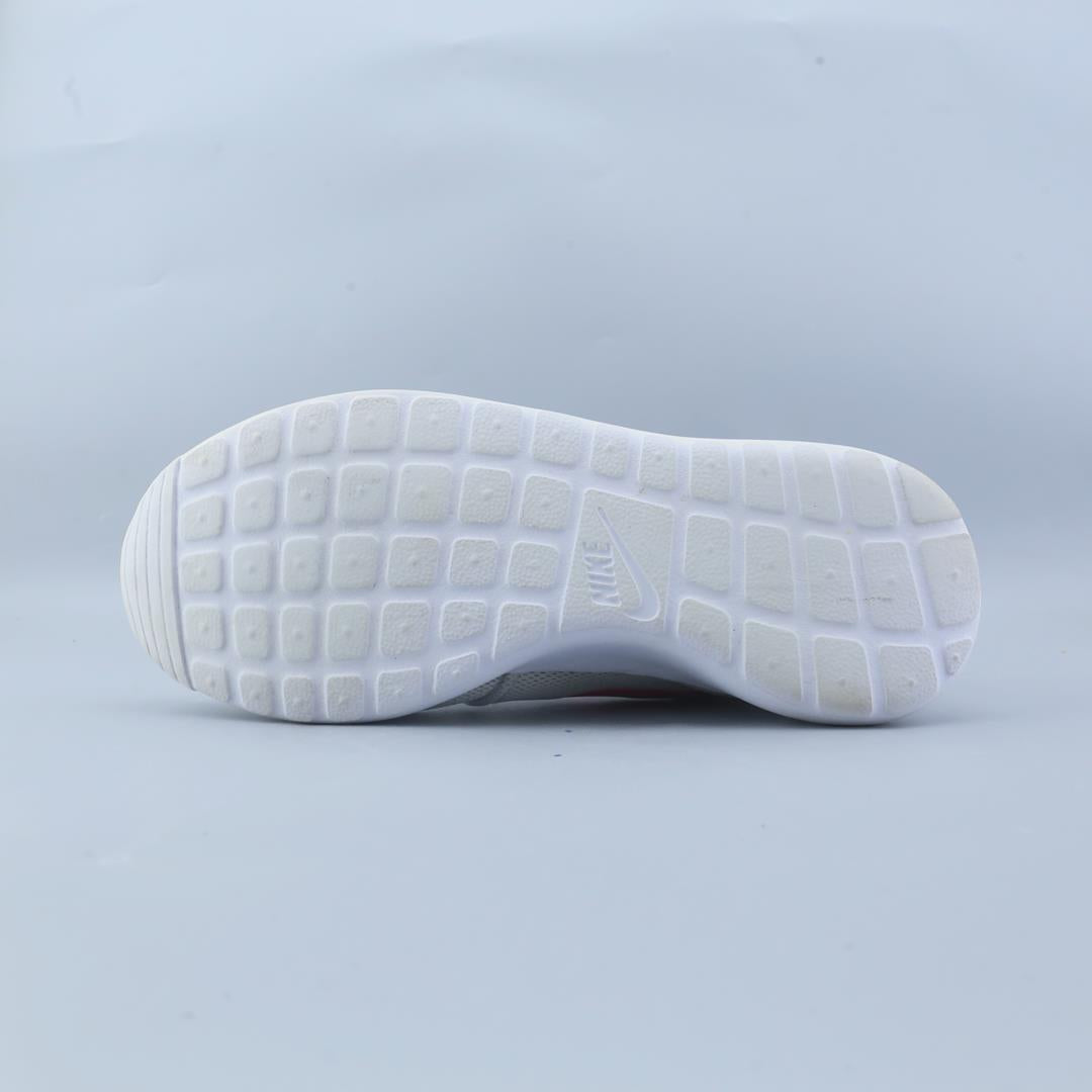 NIKE ROSHE ONE