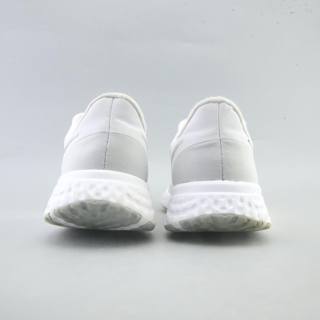 NIKE REVOLUTION 5