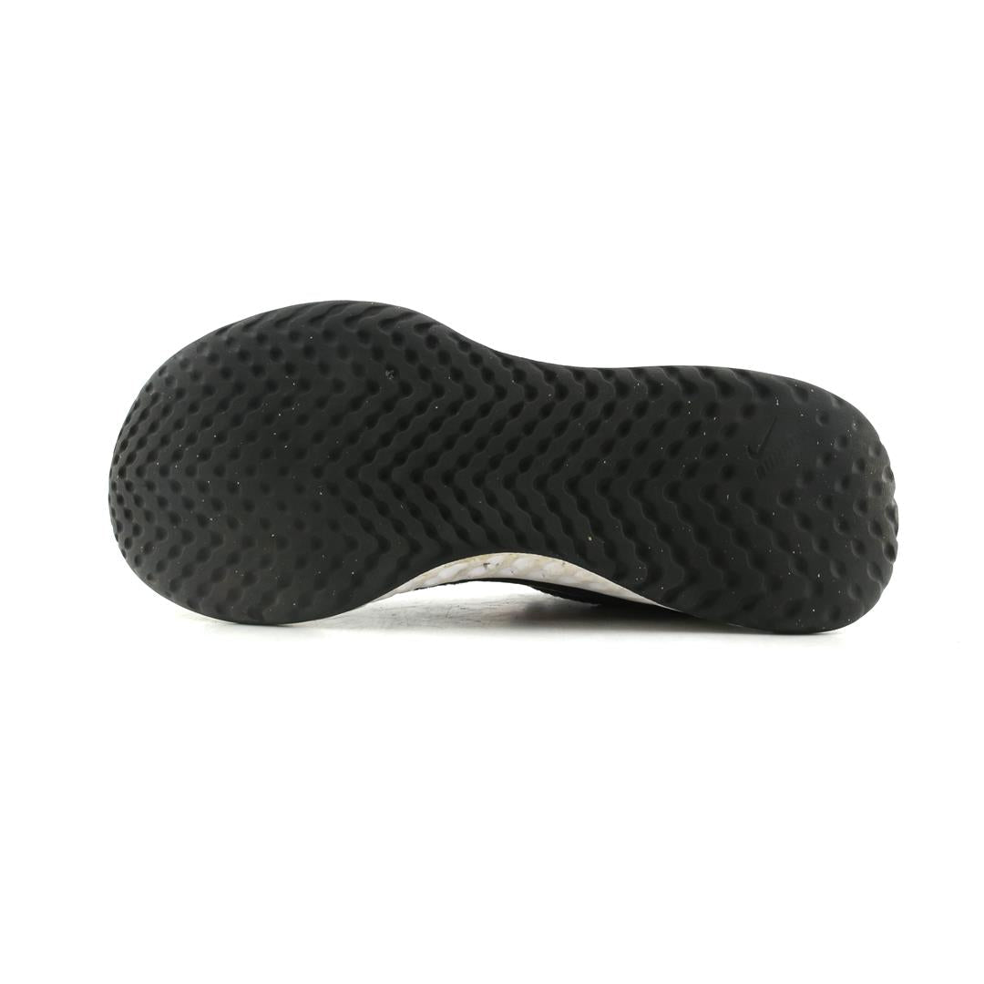 NIKE REVOLUTION 5