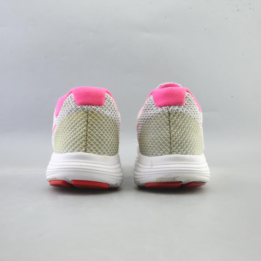 NIKE REVOLUTION 3