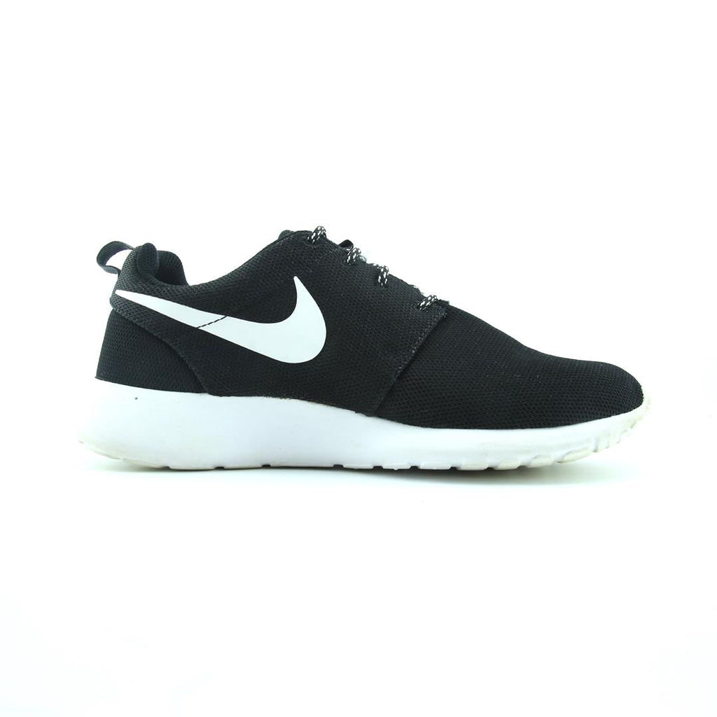 NIKE ROSHE ONE