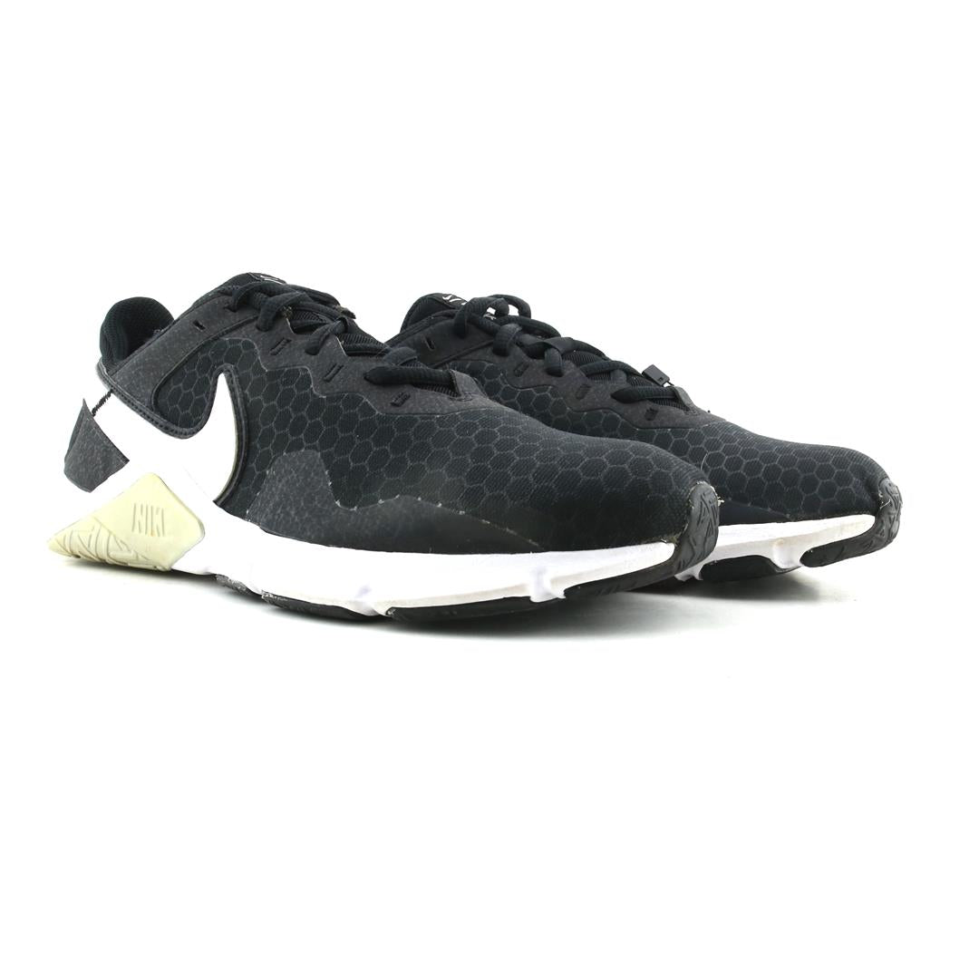 NIKE  LEGEND ESSENTIAL 2