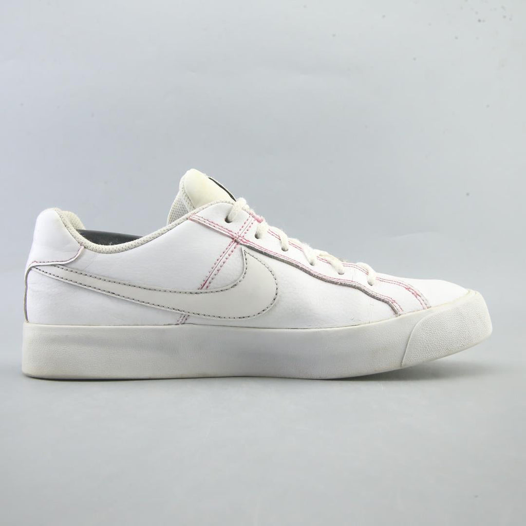 NIKE COURT ROYALE