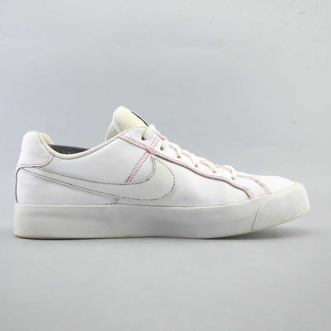 NIKE COURT ROYALE
