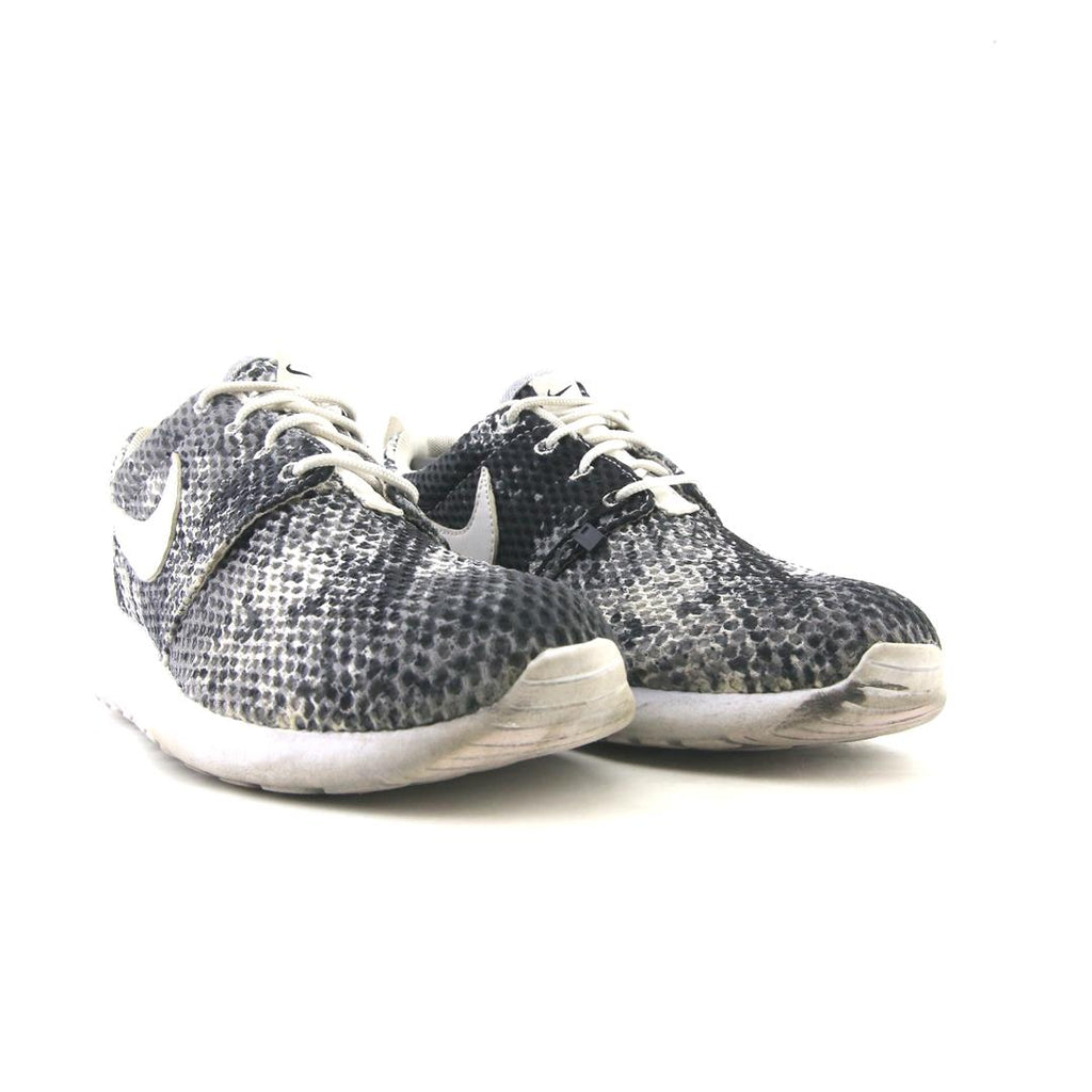 NIKE ROSHE ONE