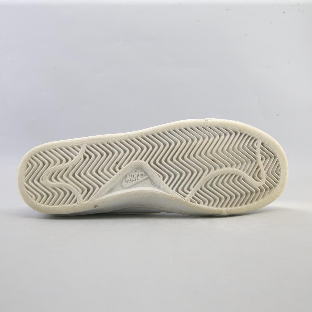 NIKE COURT ROYALE AC