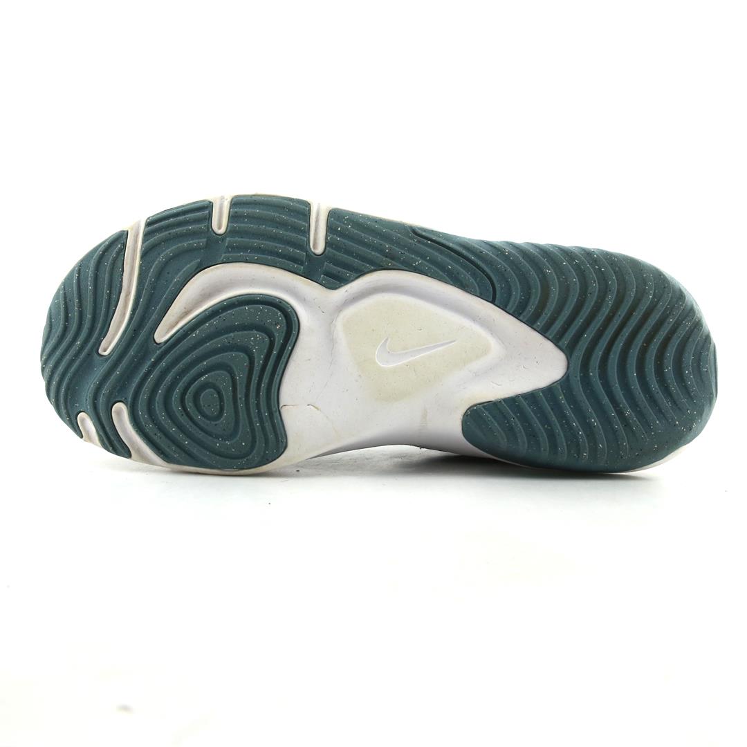 NIKE LEGEND ESSENTIAL 3