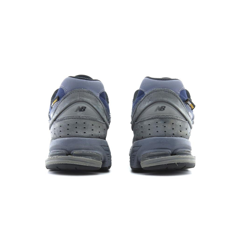 NEW BALANCE 2002R