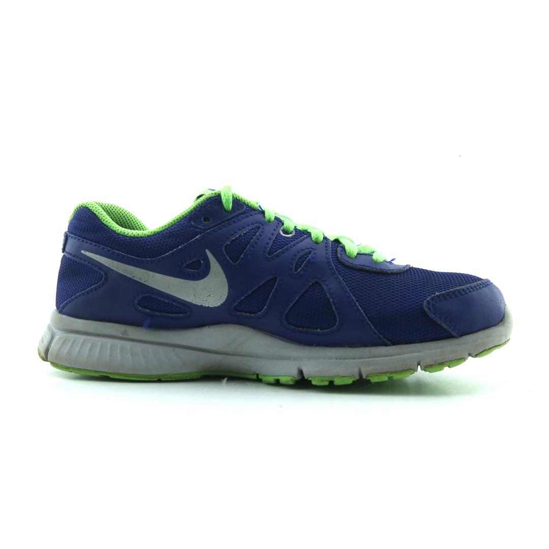 NIKE REVOLUTION 3