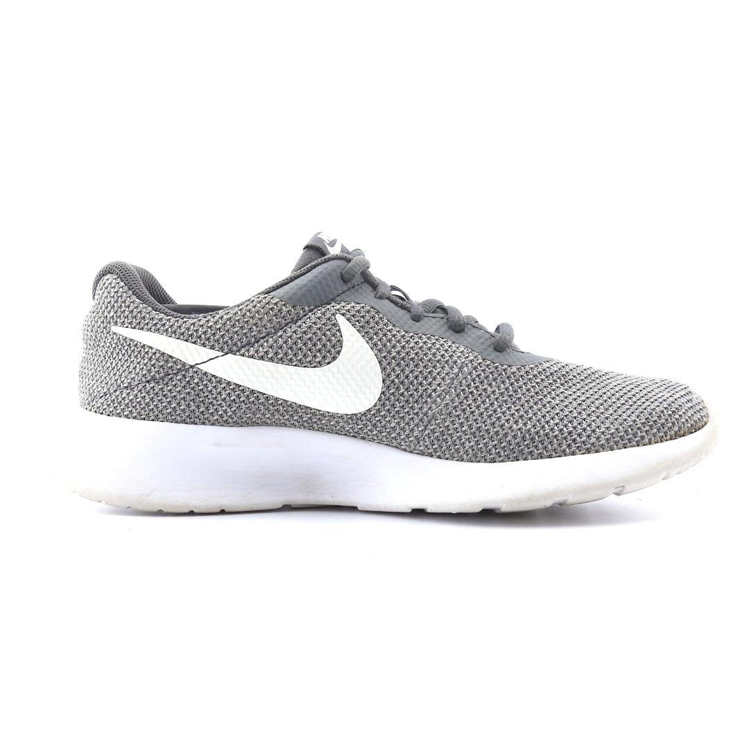 NIKE TANJUN