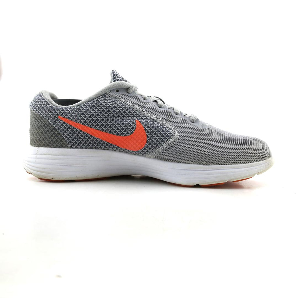 NIKE REVOLUTION 3