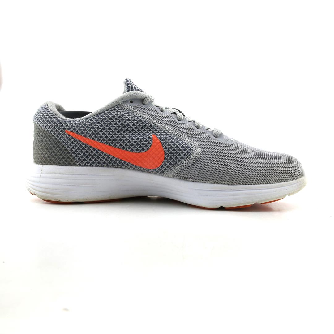 NIKE REVOLUTION 3