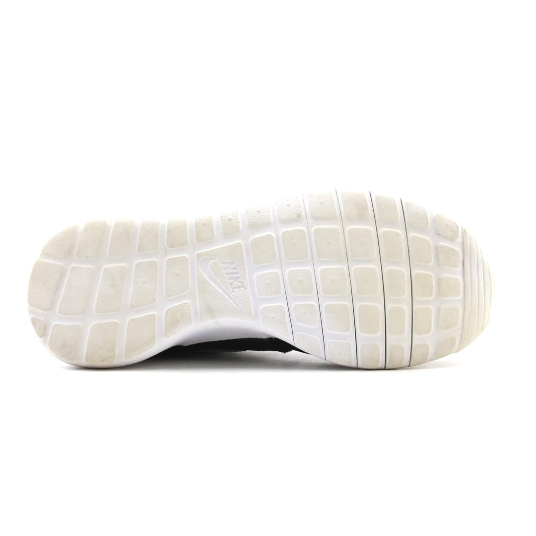 NIKE ROSHE ONE
