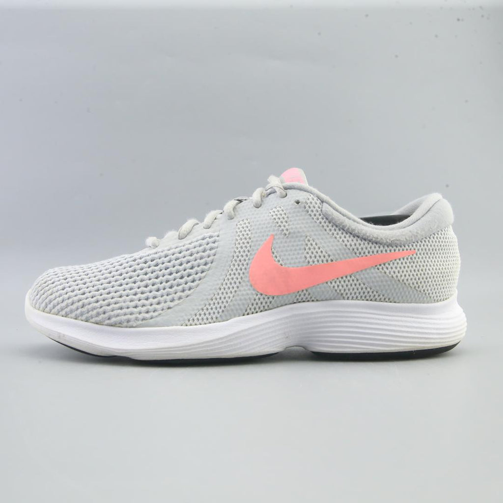 NIKE REVOLUTION 4