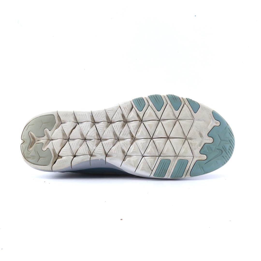 NIKE  FREE TR 6