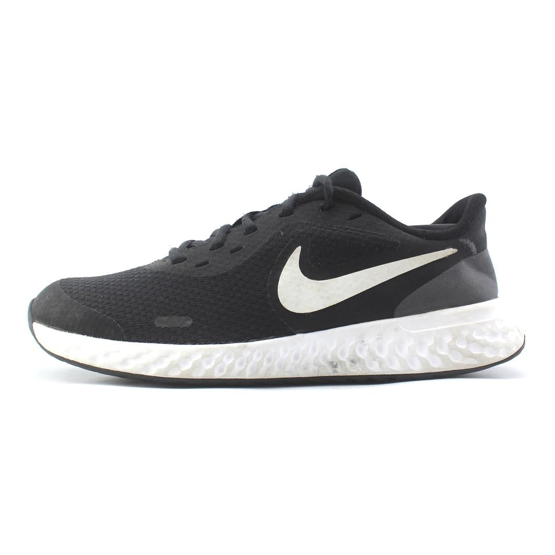 NIKE REVOLUTION 5