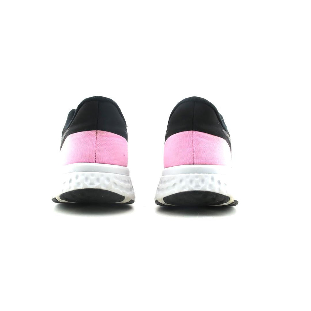 NIKE REVOLUTION 5