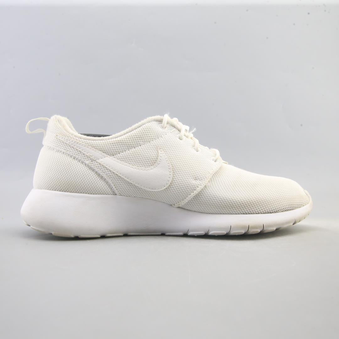 NIKE ROSHE ONE