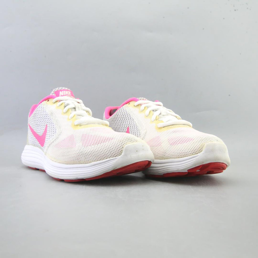 NIKE REVOLUTION 3
