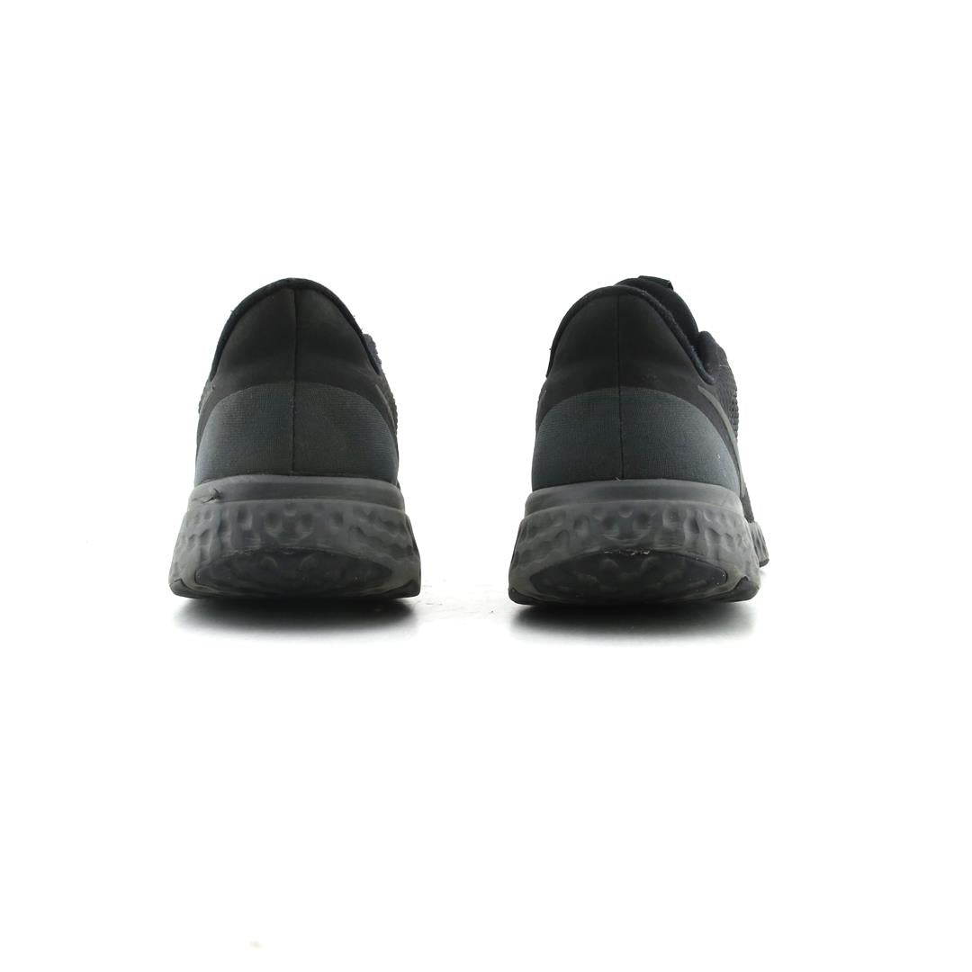 NIKE REVOLUTION 5