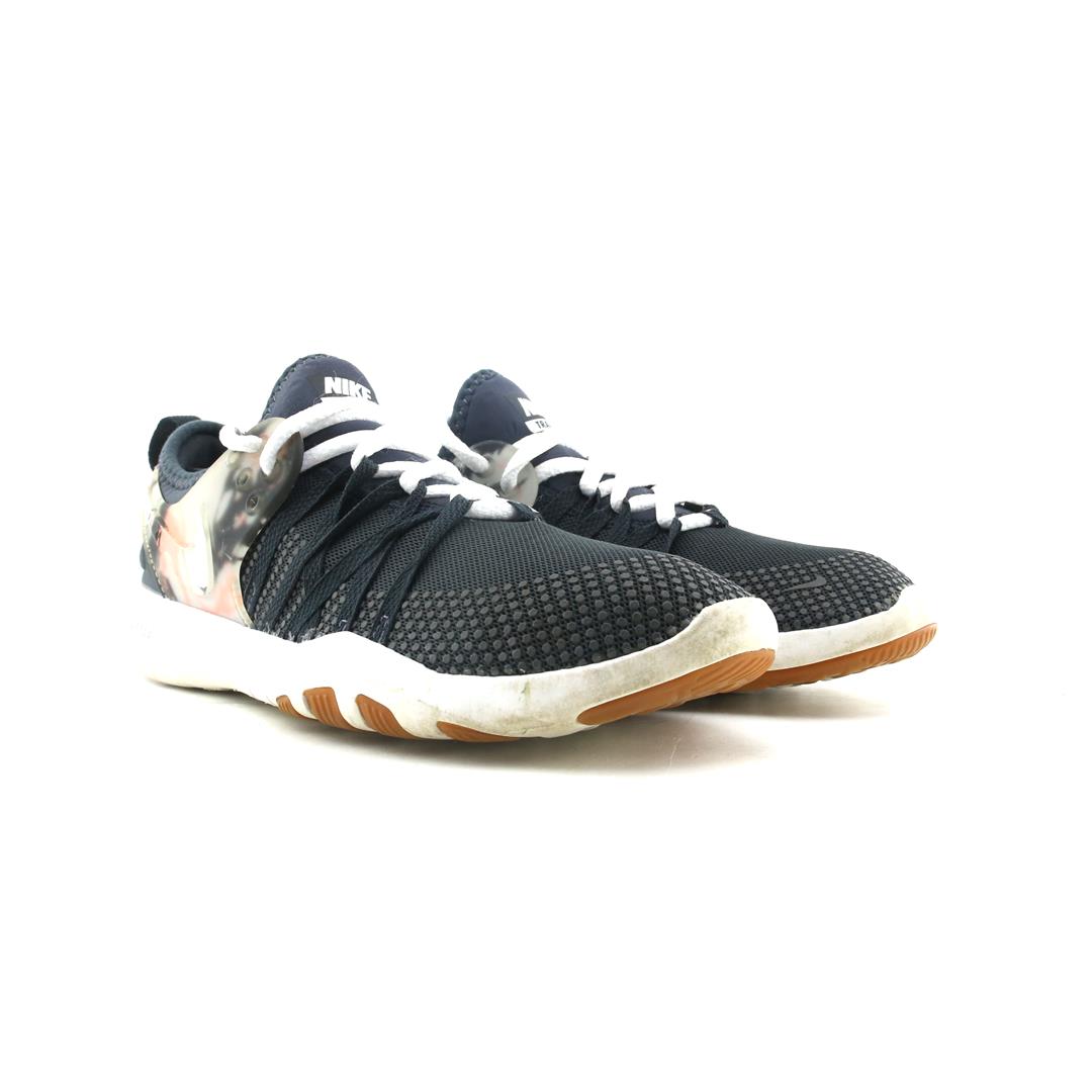 NIKE  FREE TR 7