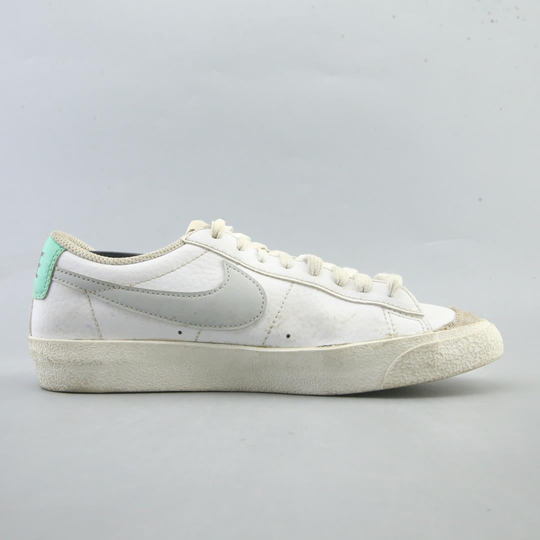NIKE BLAZER LOW '77