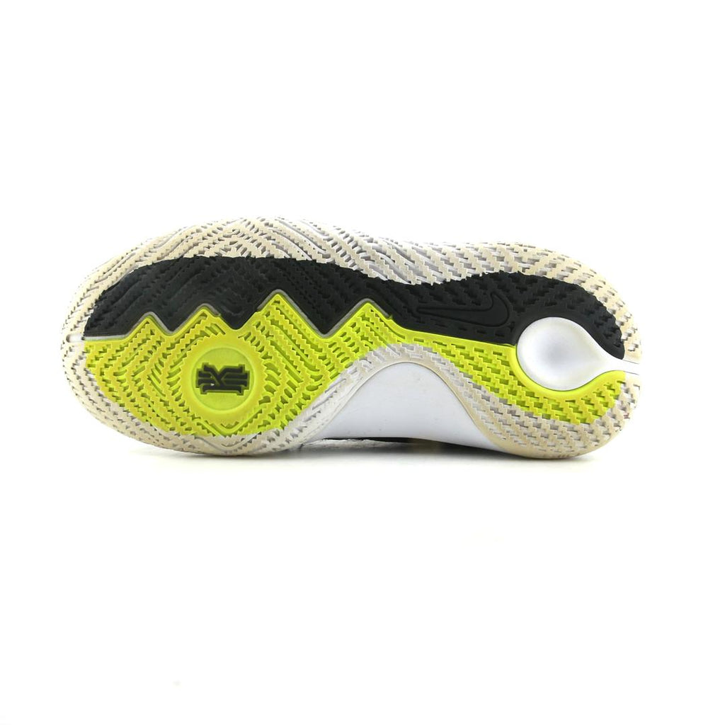 NIKE  KYRIE FLYTRAP
