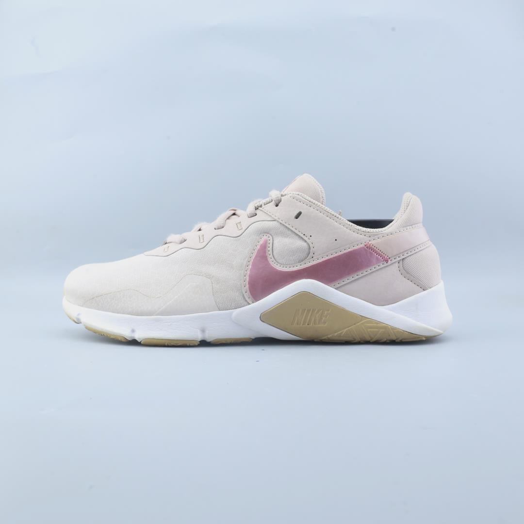 NIKE LEGEND ESSENTIAL 2
