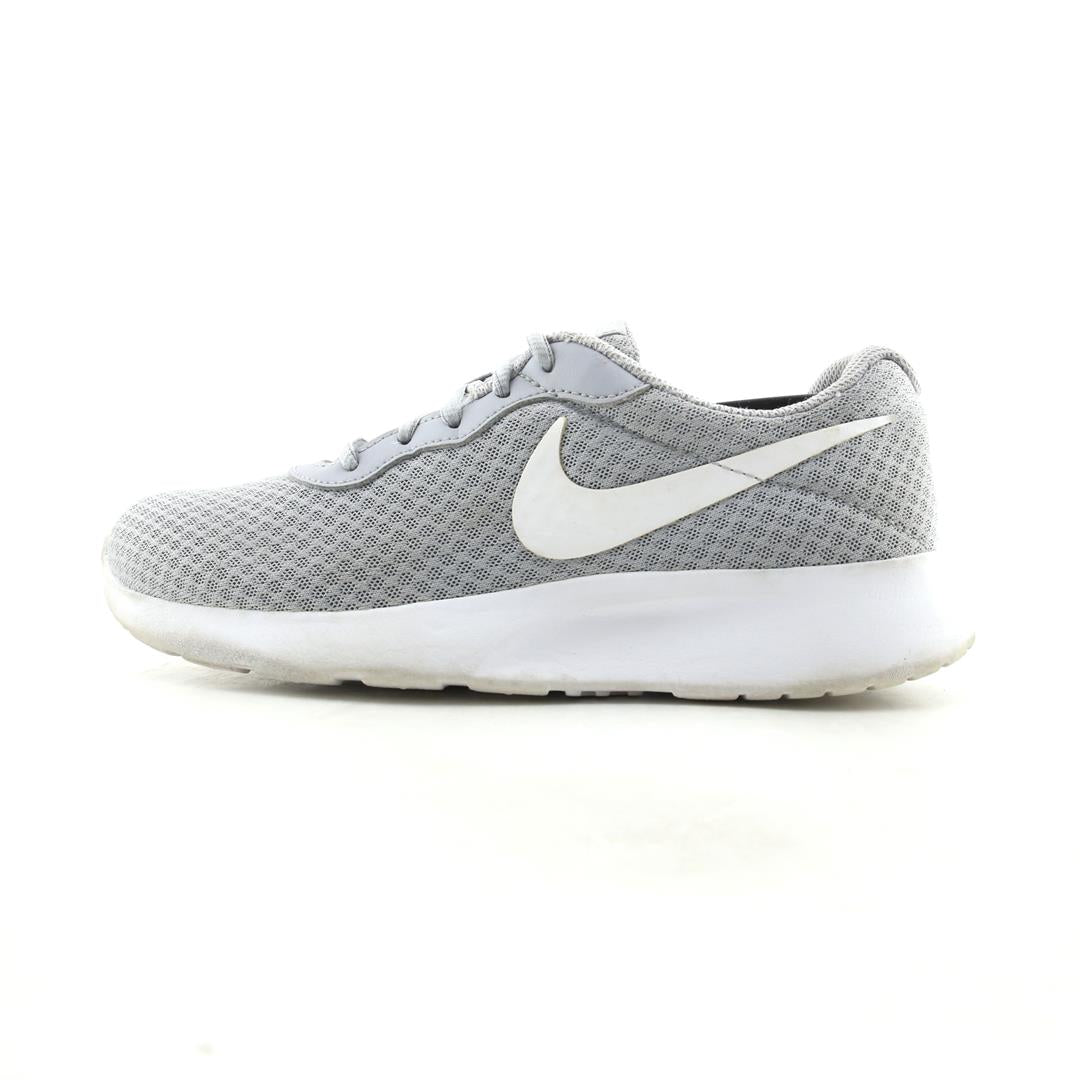NIKE TANJUN