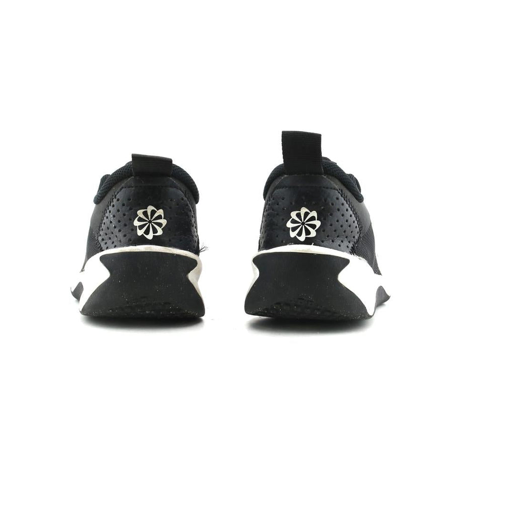 NIKE  OMNI MULTI-COURT
