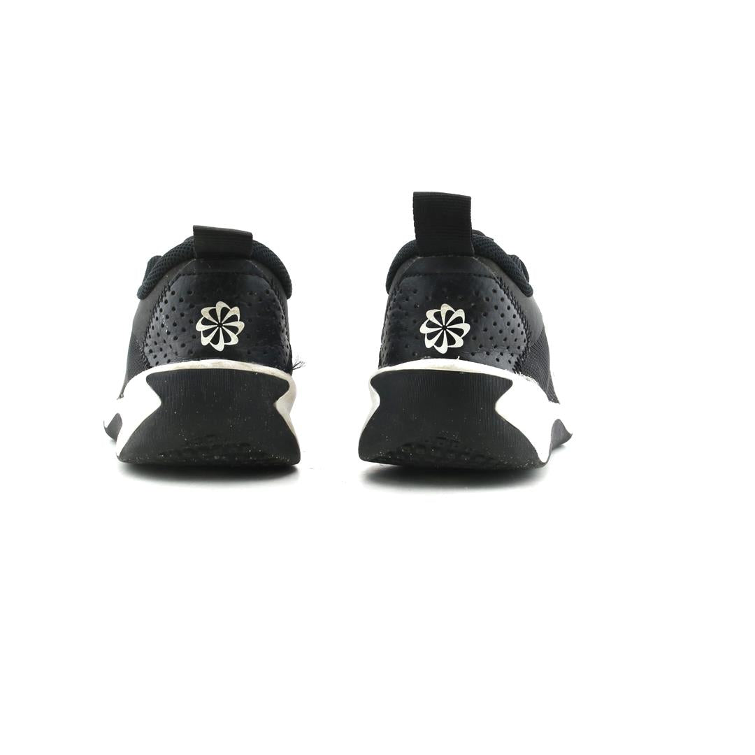 NIKE  OMNI MULTI-COURT