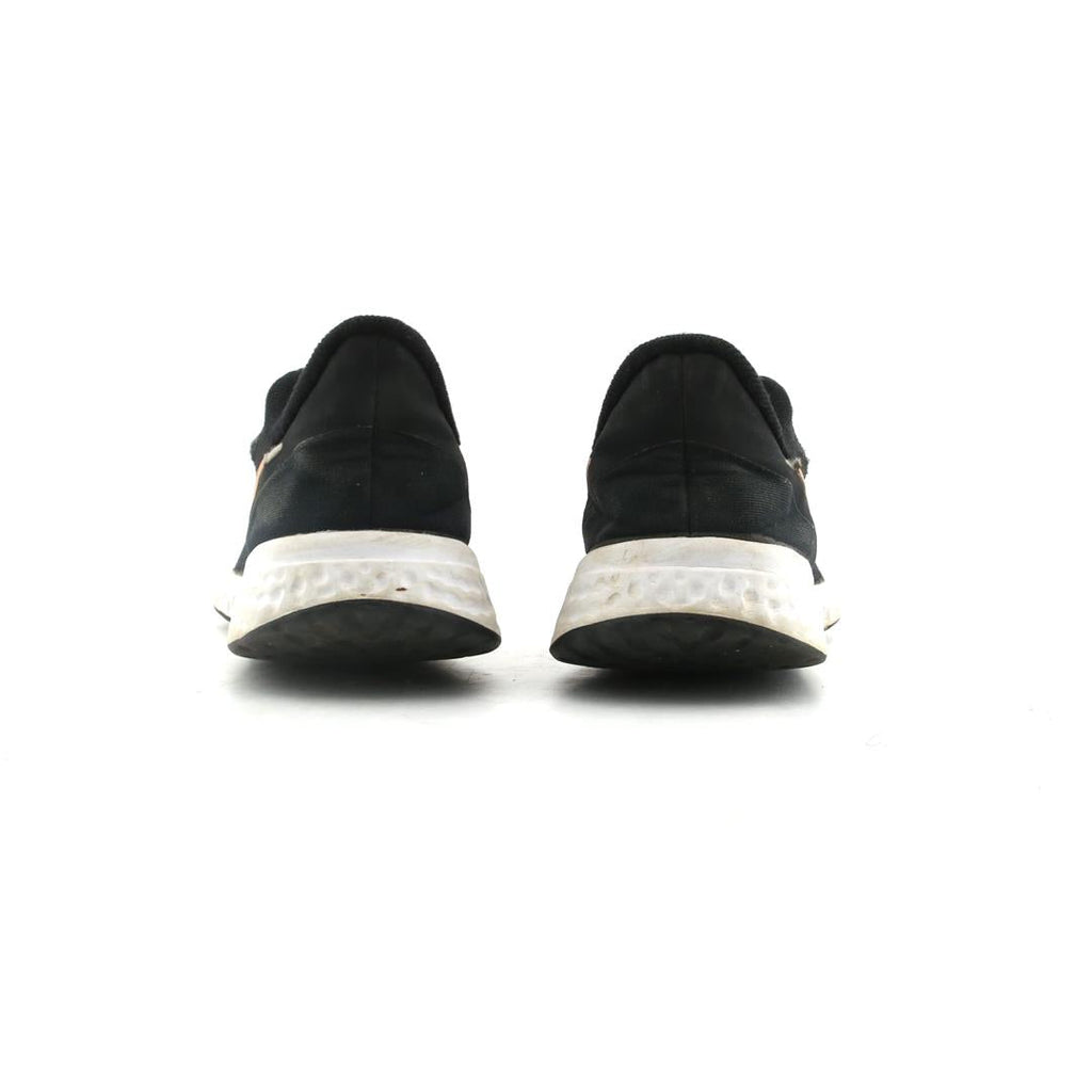 NIKE REVOLUTION 5