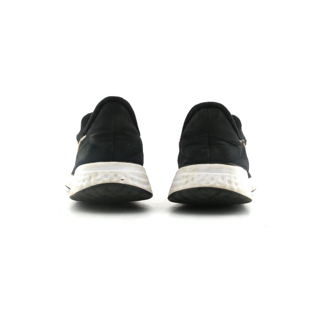 NIKE REVOLUTION 5