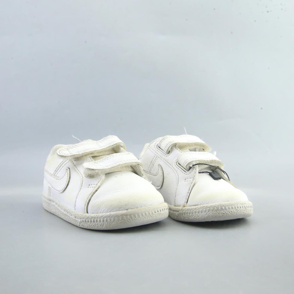 NIKE COURT ROYALE