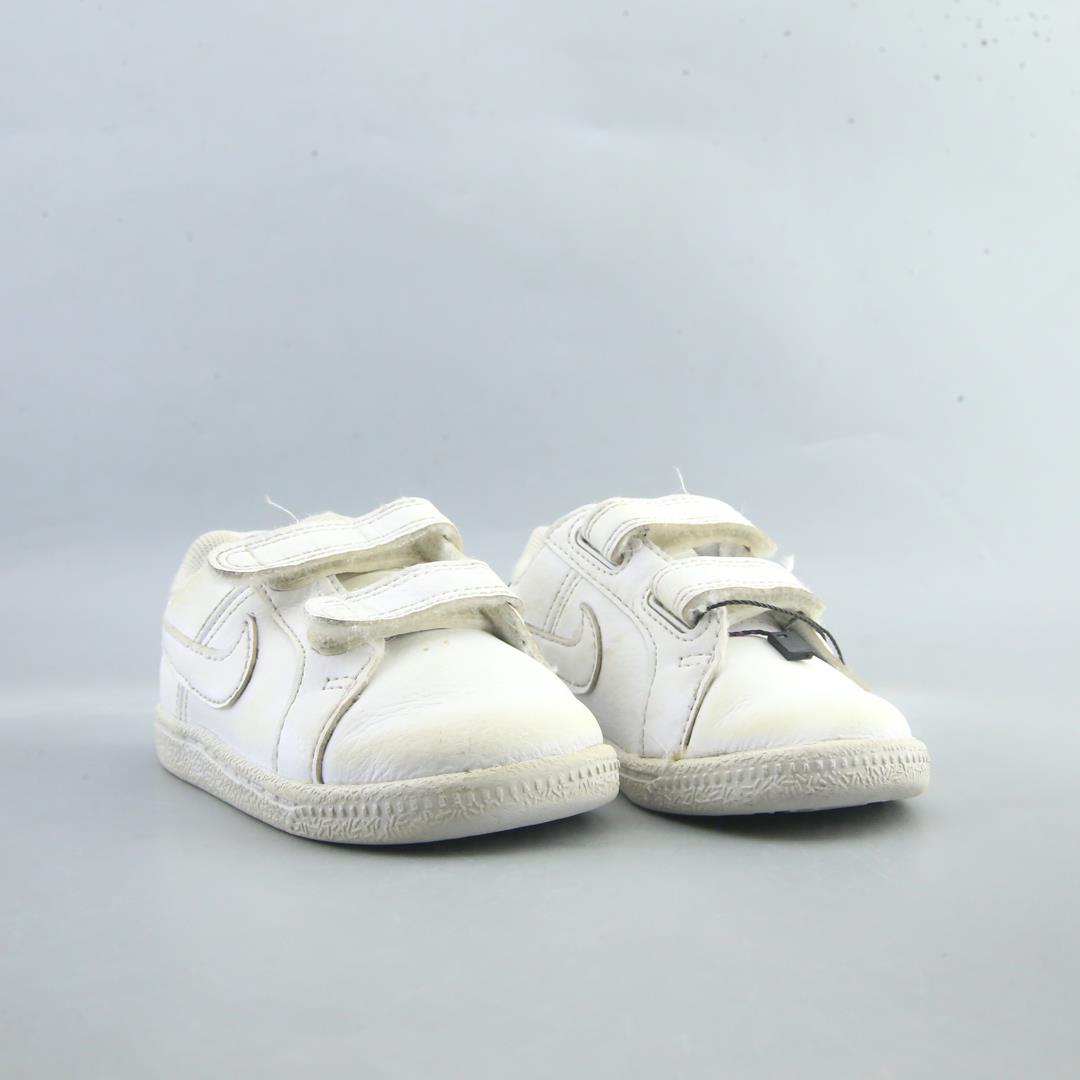 NIKE COURT ROYALE
