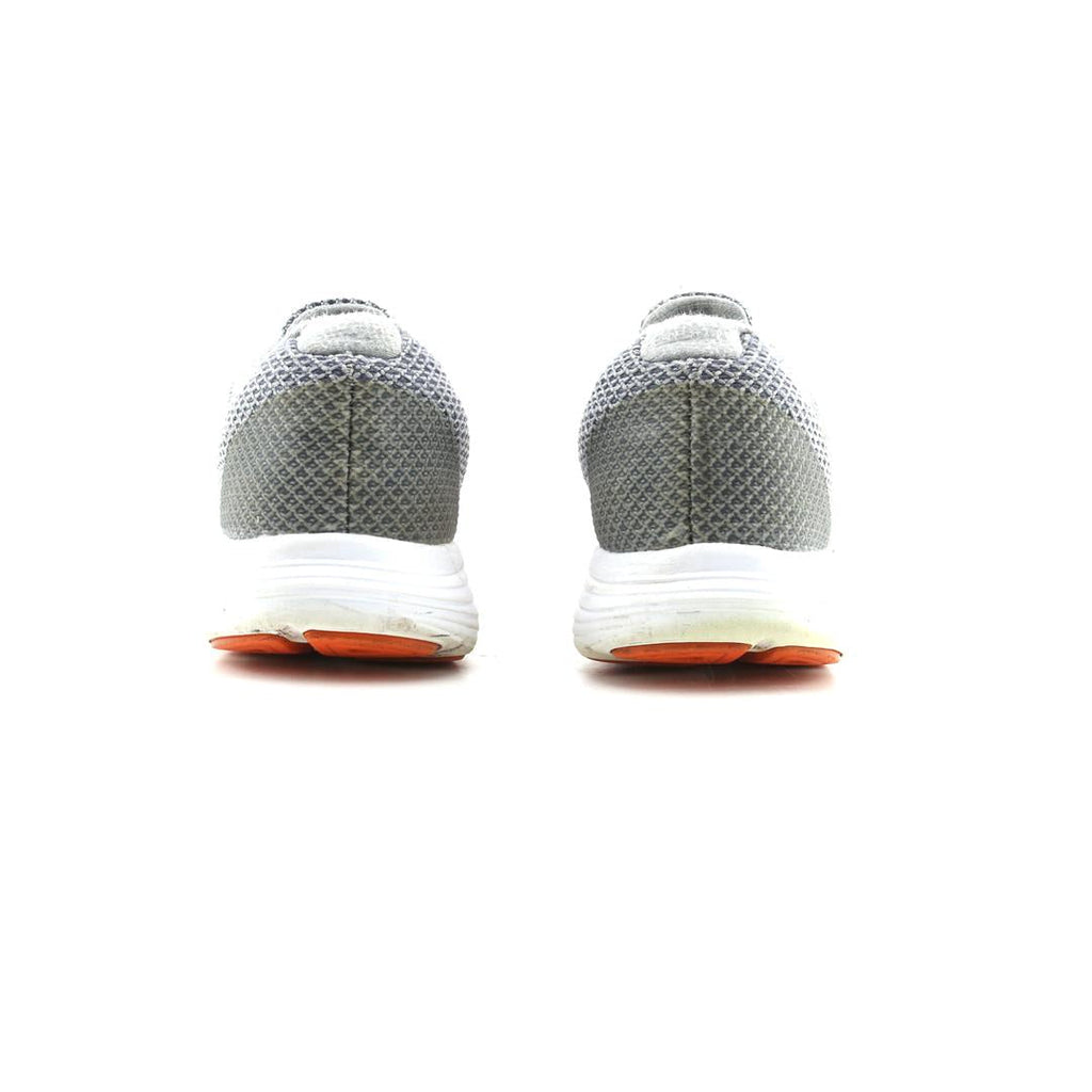 NIKE REVOLUTION 3