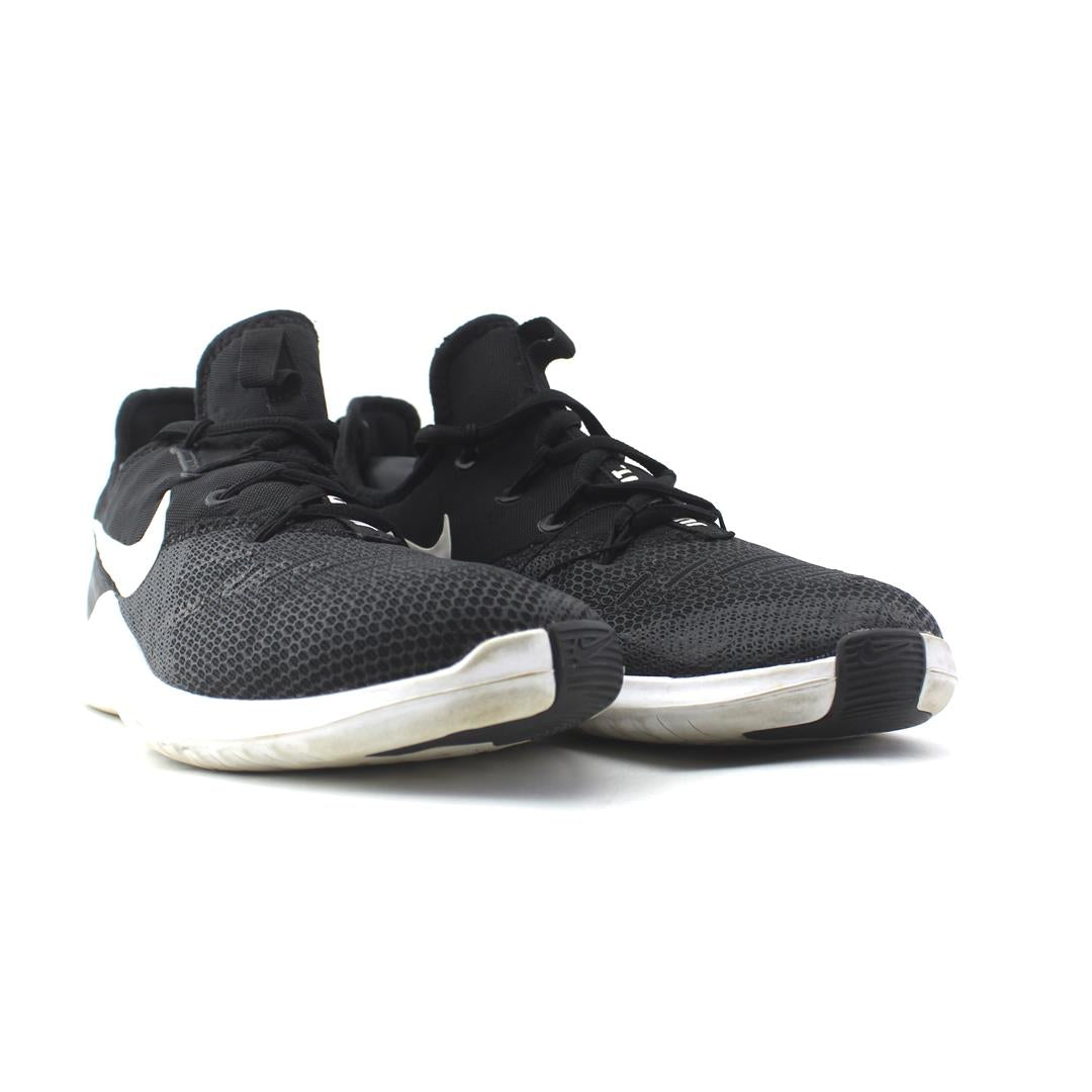 NIKE FREE TR 8
