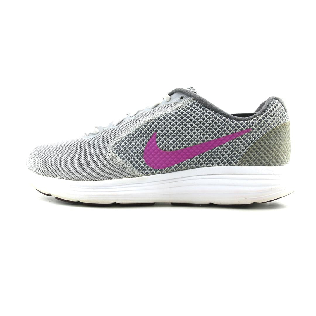 NIKE REVOLUTION 3