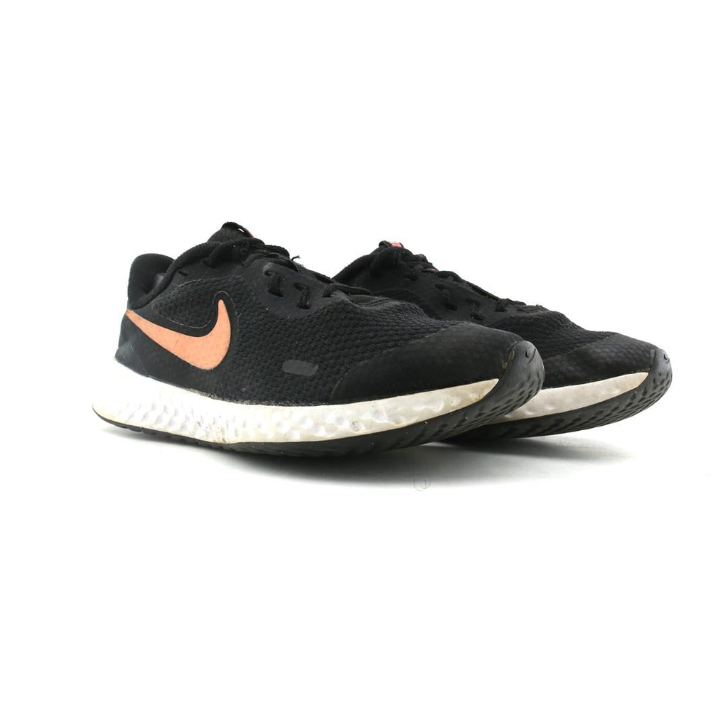 NIKE REVOLUTION 5