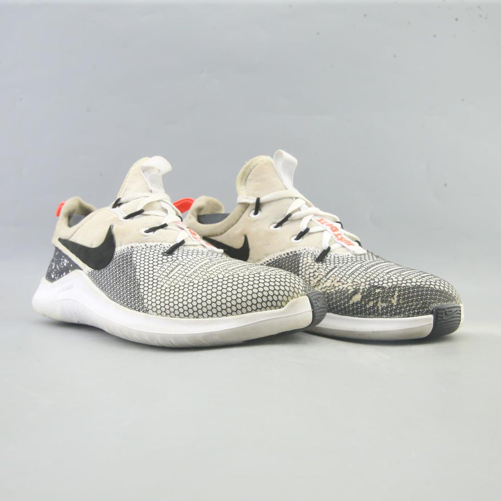 NIKE FREE TR 8
