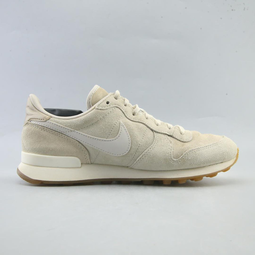 NIKE INTERNATIONALIST